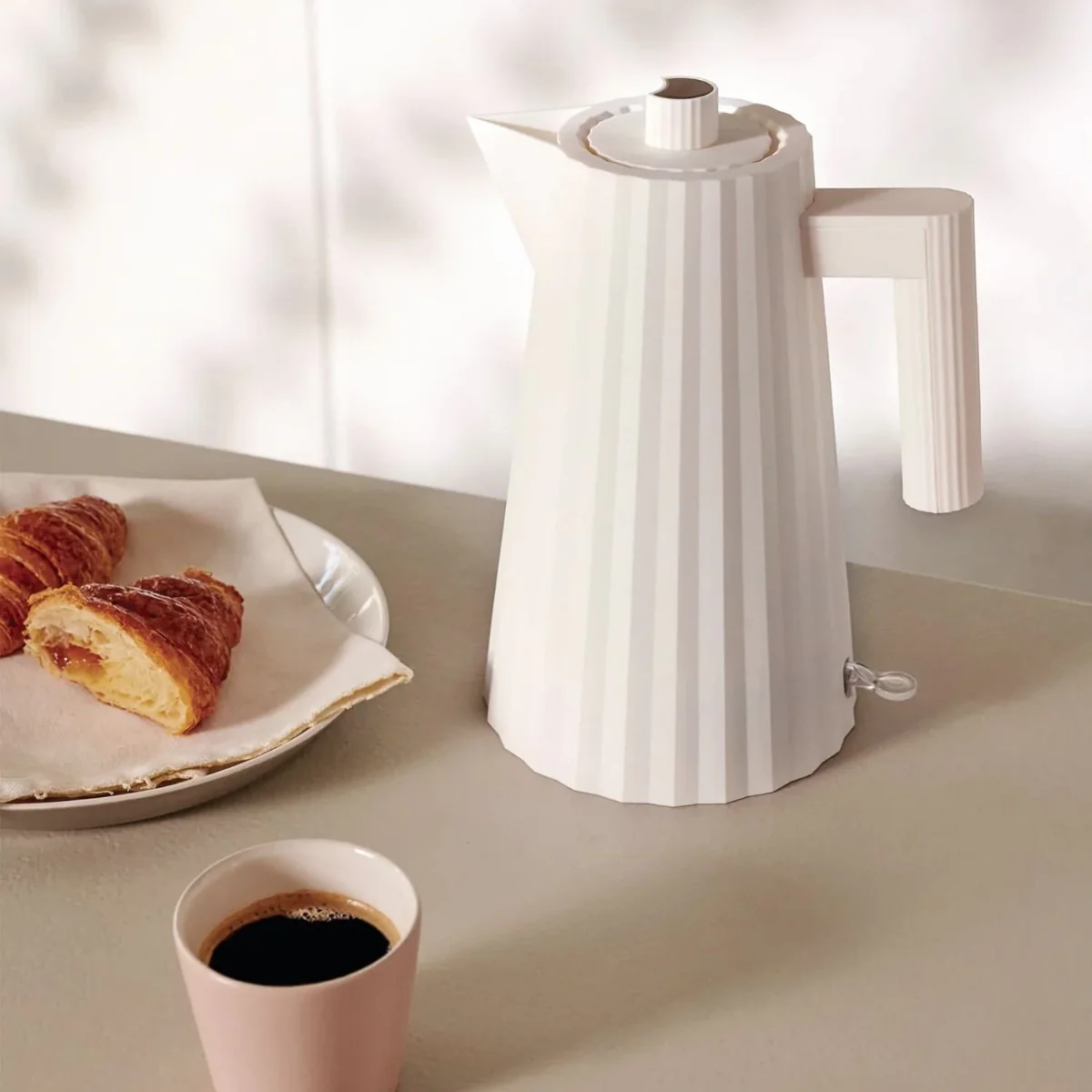 Alessi Plissé Electric Kettle White 1.7L - Image 4