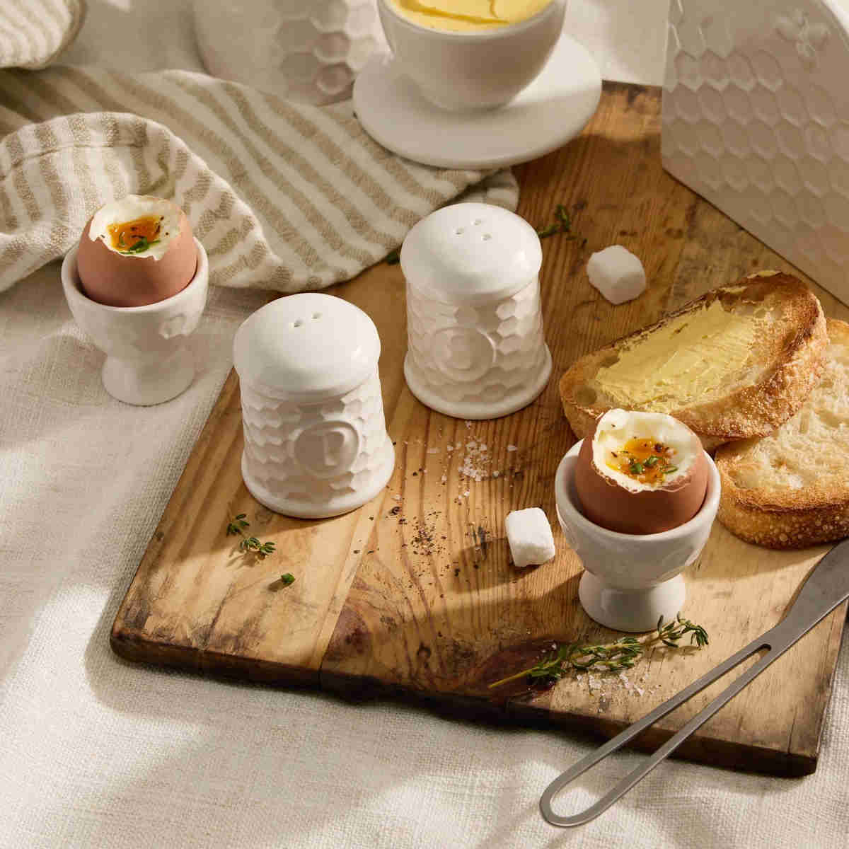 Davis & Waddell Wildflower & Hive Egg Cup Set of 2 - Image 4