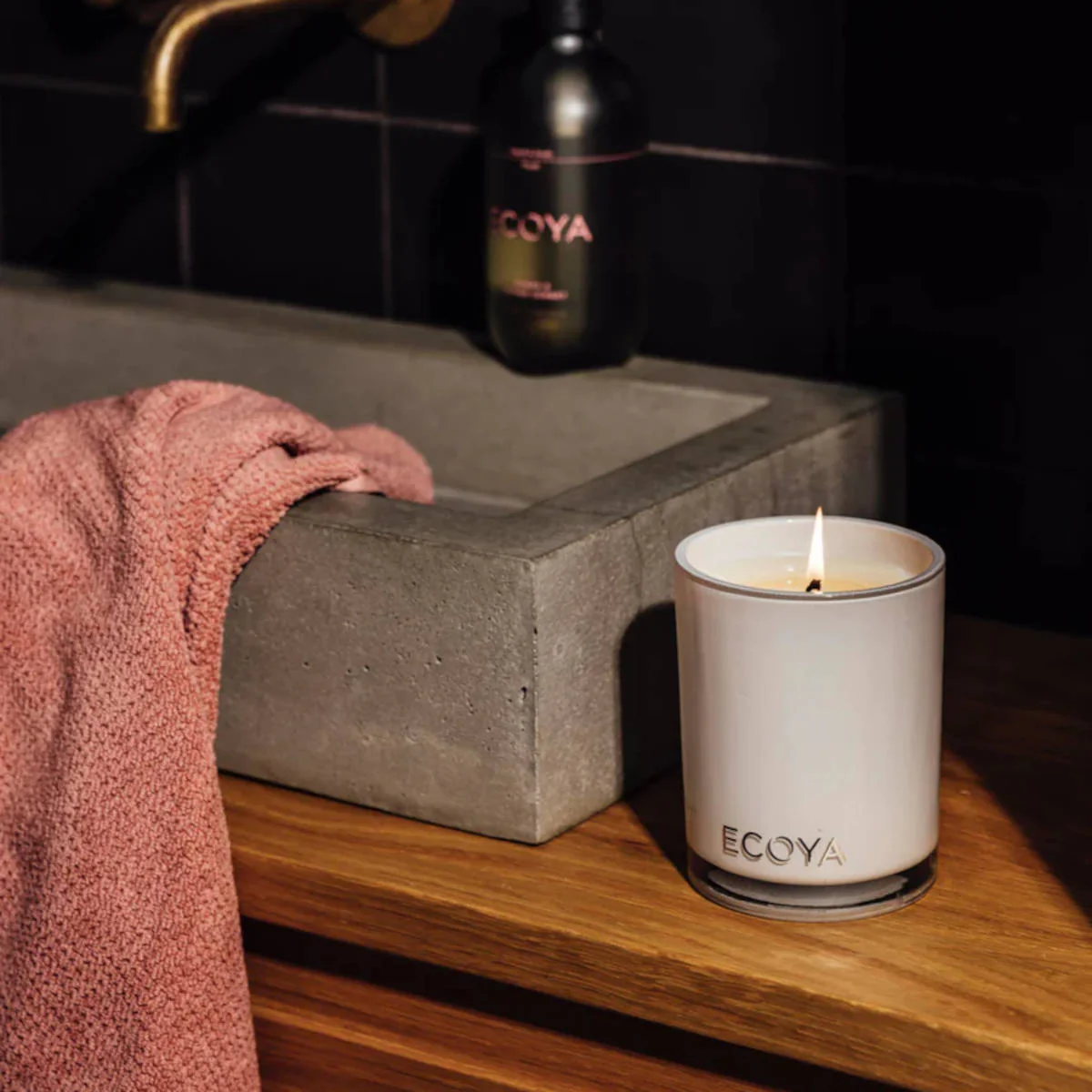Ecoya Madison Guava & Lychee Candle 400g - Image 3