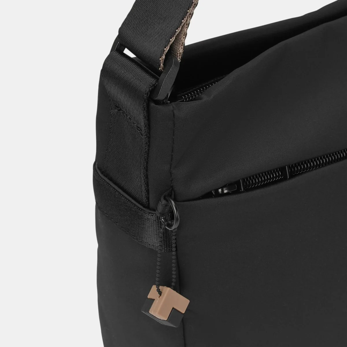 Hedgren Gravity Black Medium Crossbody Bag - Image 4