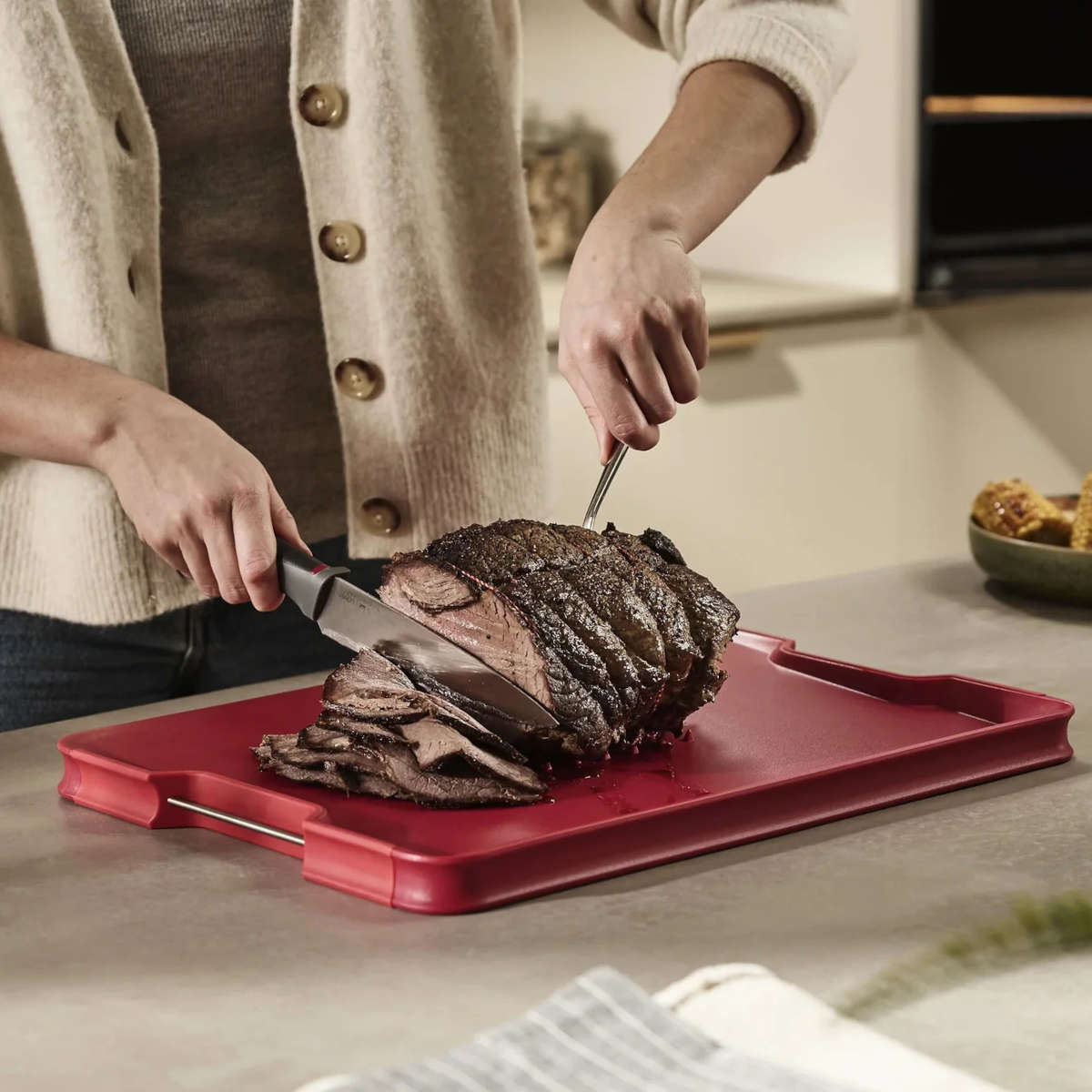Joseph Joseph Cut & Carve Plus Multi-function Chopping Board Red Extra Large - Image 6