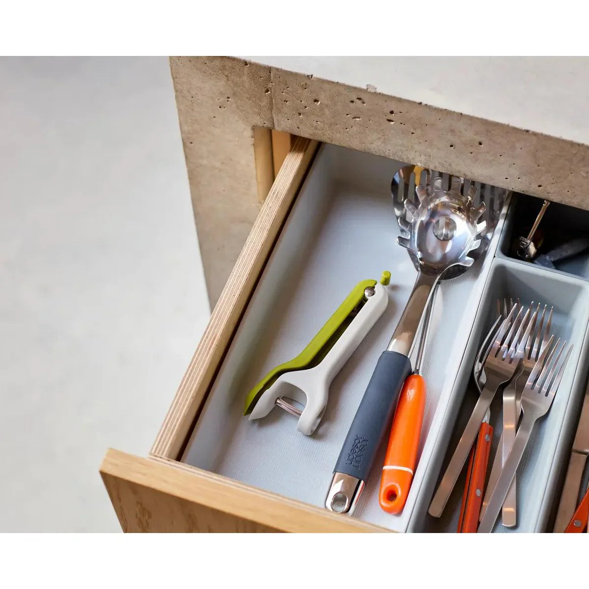 Joseph Joseph Tweezy 2-in-1 Pitter & Huller Tool - Image 5