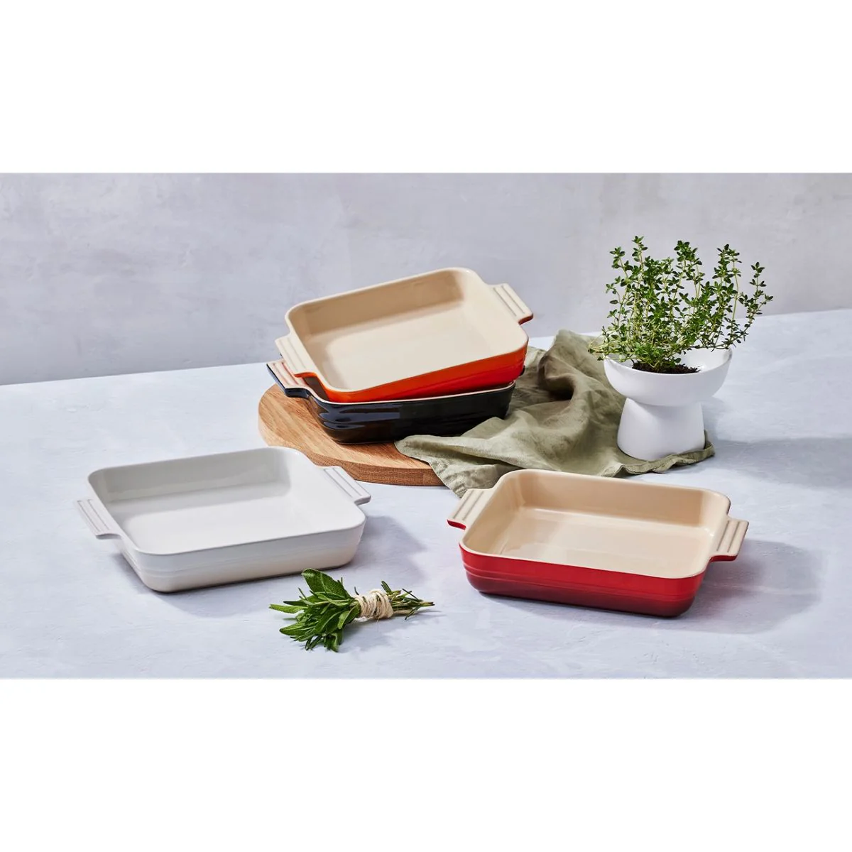 Le Creuset Classic Square Dish Meringue 23cm (1.8L) - Image 5