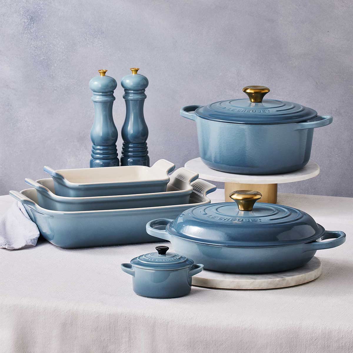Le Creuset Salt Mill Chambray 21cm - Image 4