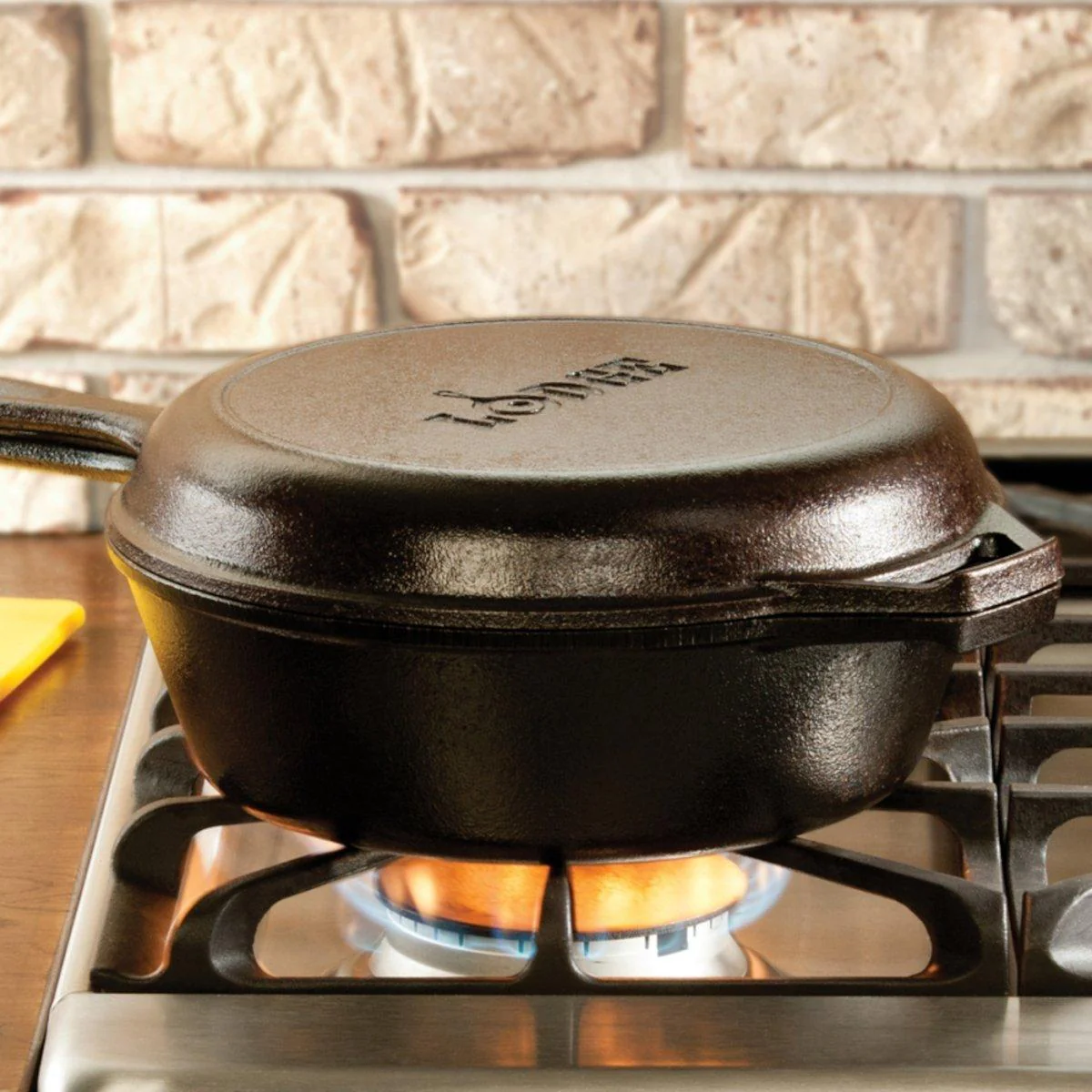 Lodge Cast Iron Combo Cooker 26cm (3L) - Image 2