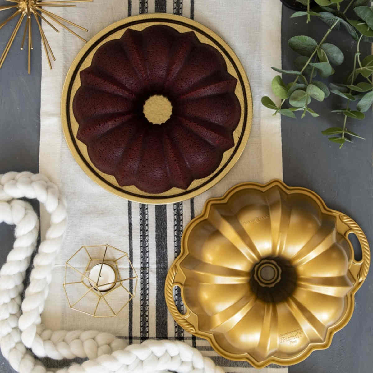 Nordic Ware 75th Anniversary Bundt Pan 27cm - Image 3