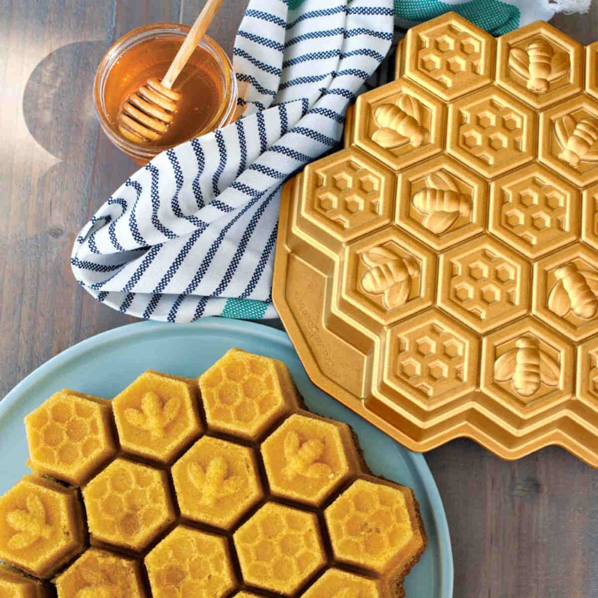 Nordic Ware Honeycomb Pan - Image 2