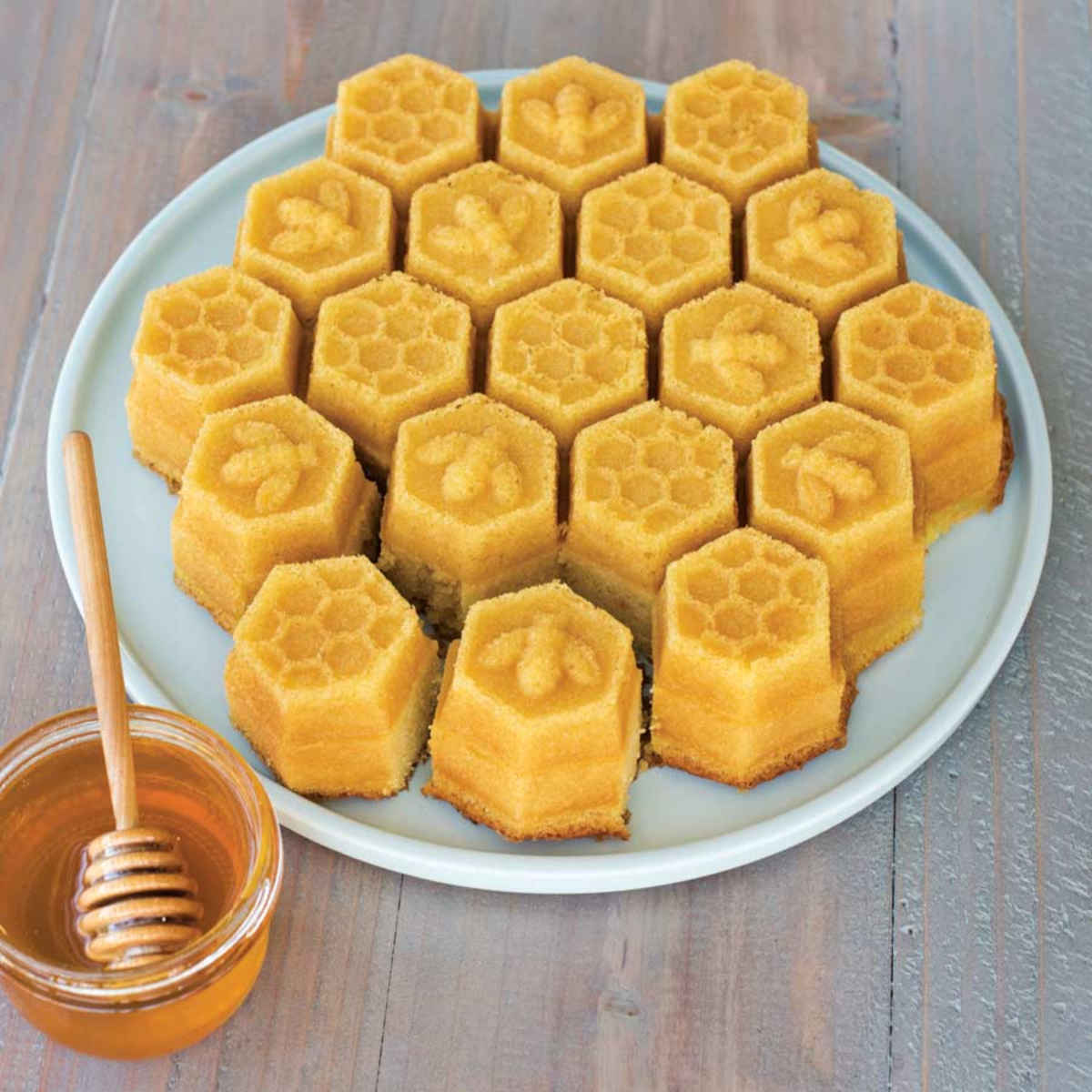 Nordic Ware Honeycomb Pan - Image 3