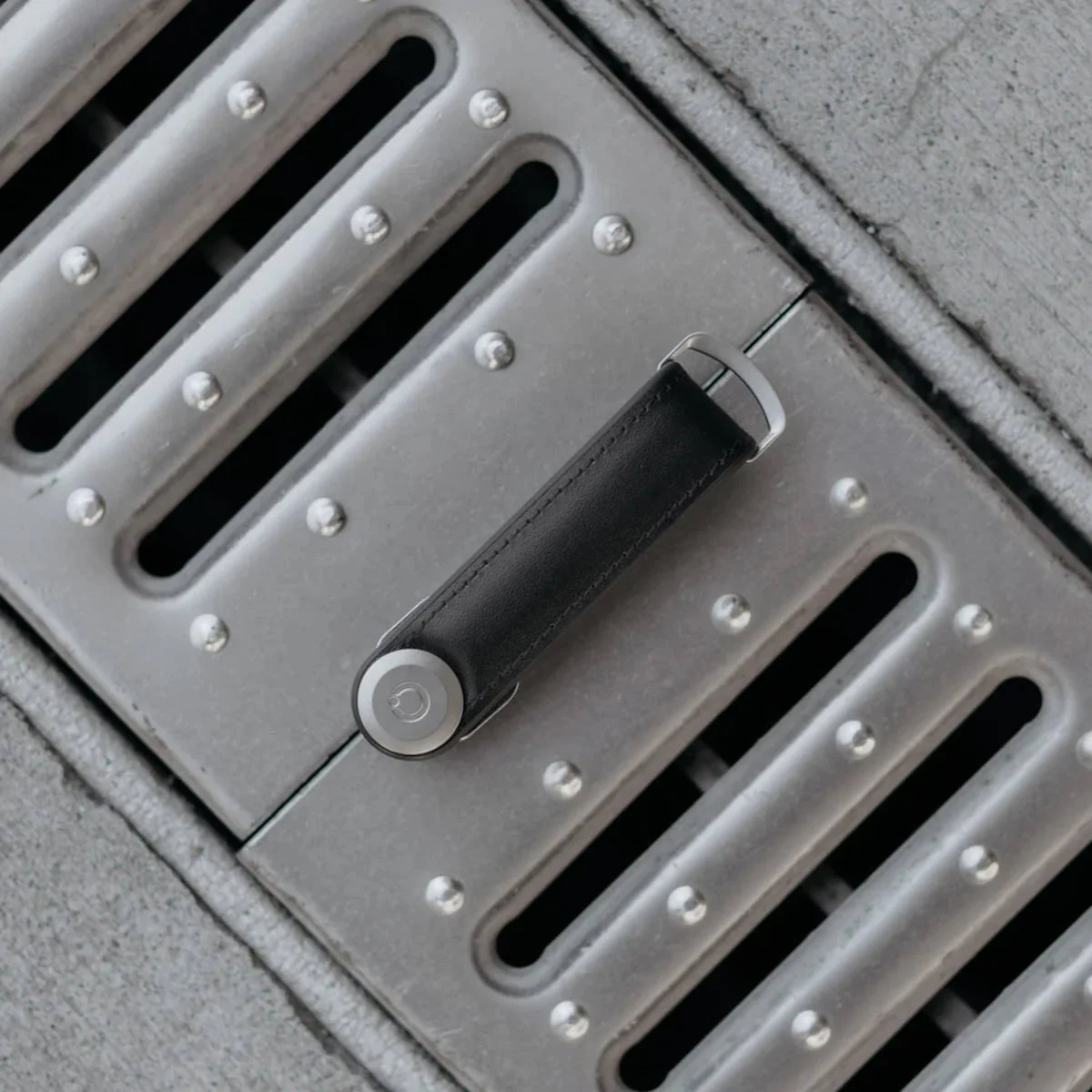 Orbitkey Hybrid Leather Key Organiser Black - Image 4