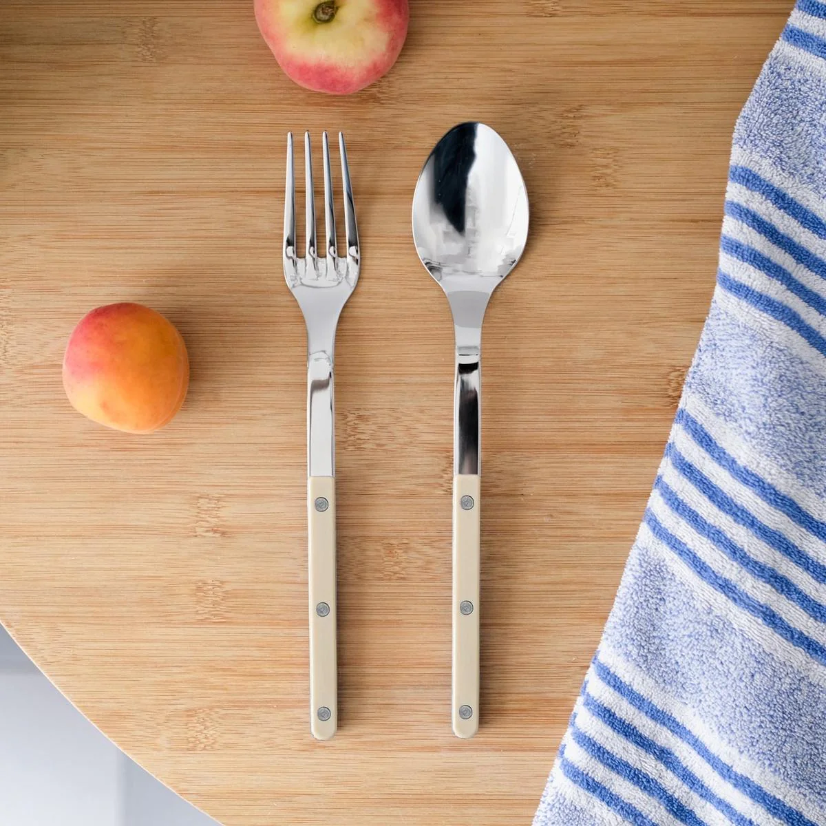 Sabre Bistrot Solid Salad Servers Ivory 26cm (Set 2 Piece) - Image 3