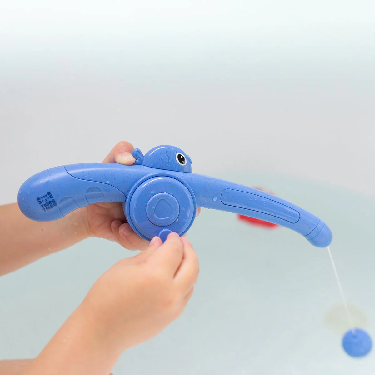 Tiger Tribe Catch & Splash Bath Fishing Game - Image 5
