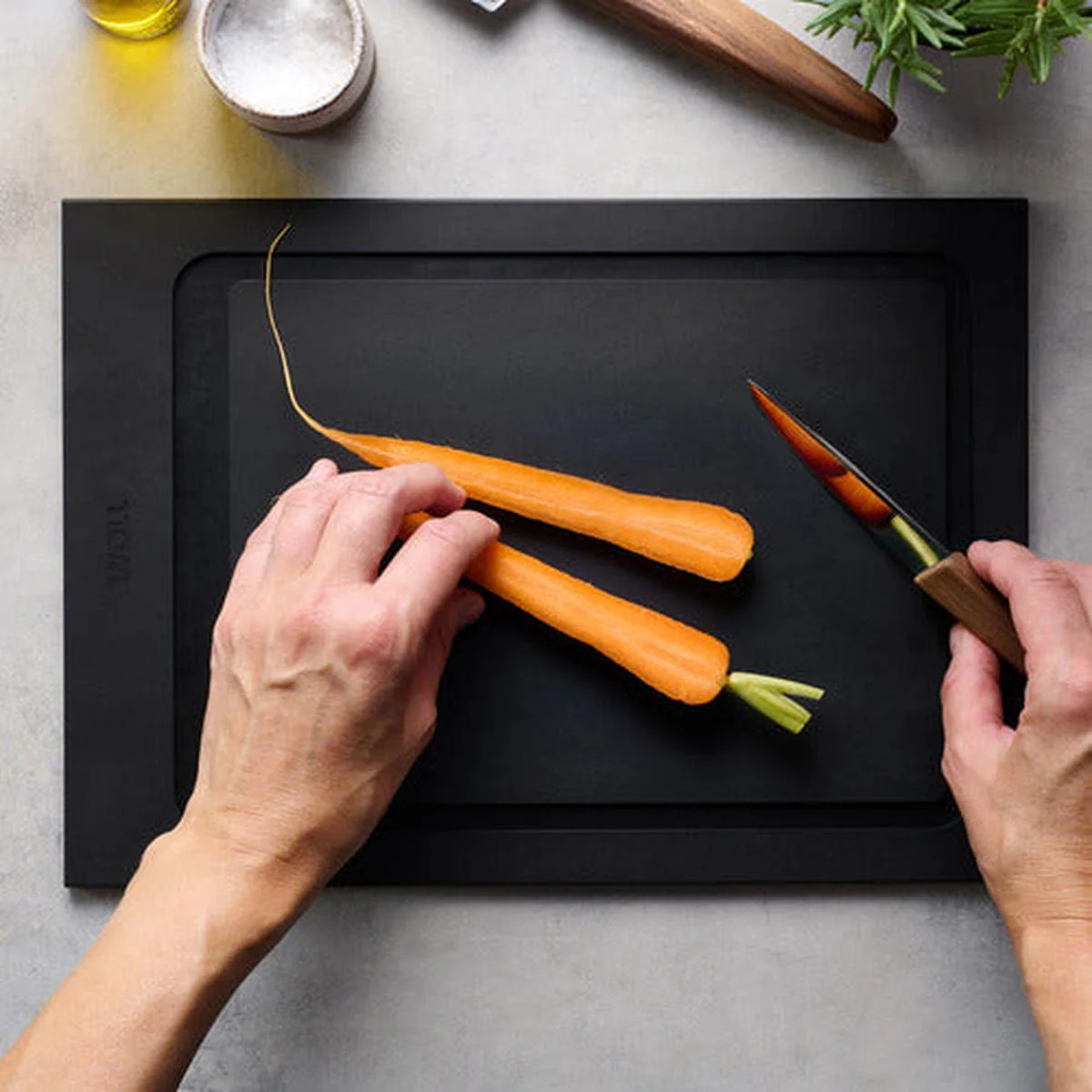 Woll Cut & Serve Board Black 25x19cm - Image 6